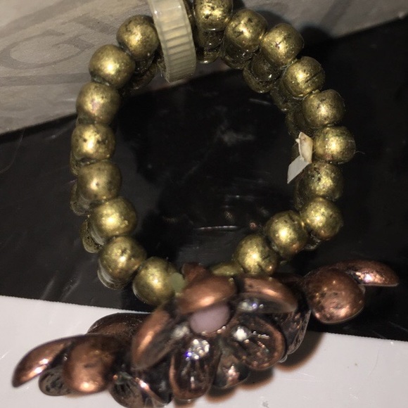 New-Rose golden GUESS Cluster Stacked Costume Ring - Picture 4 of 8